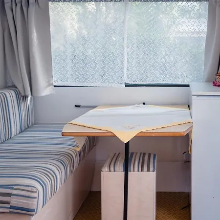 Elizabeth 2* העיירה רתימנו